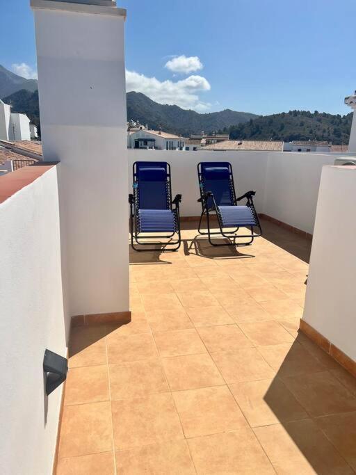 Atico Con Increibles Vistas A Las Montanas Y Mar Frigiliana Exterior photo