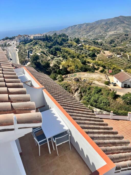 Atico Con Increibles Vistas A Las Montanas Y Mar Frigiliana Exterior photo