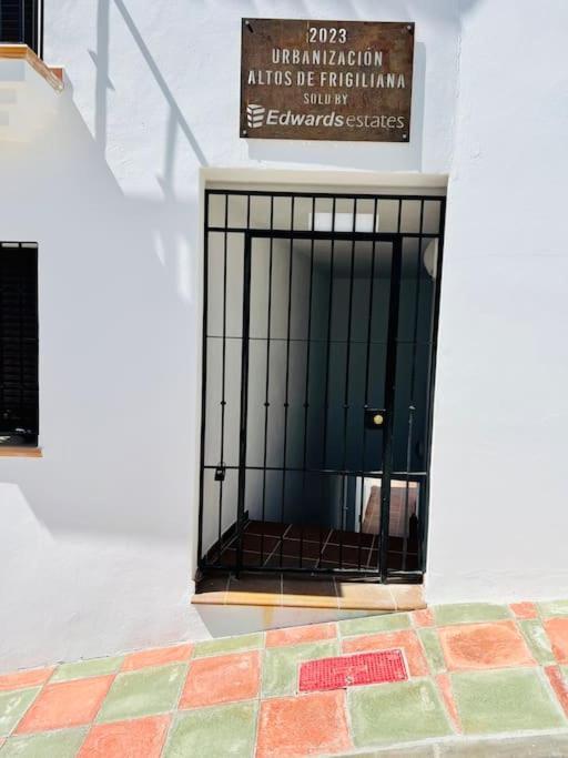 Atico Con Increibles Vistas A Las Montanas Y Mar Frigiliana Exterior photo